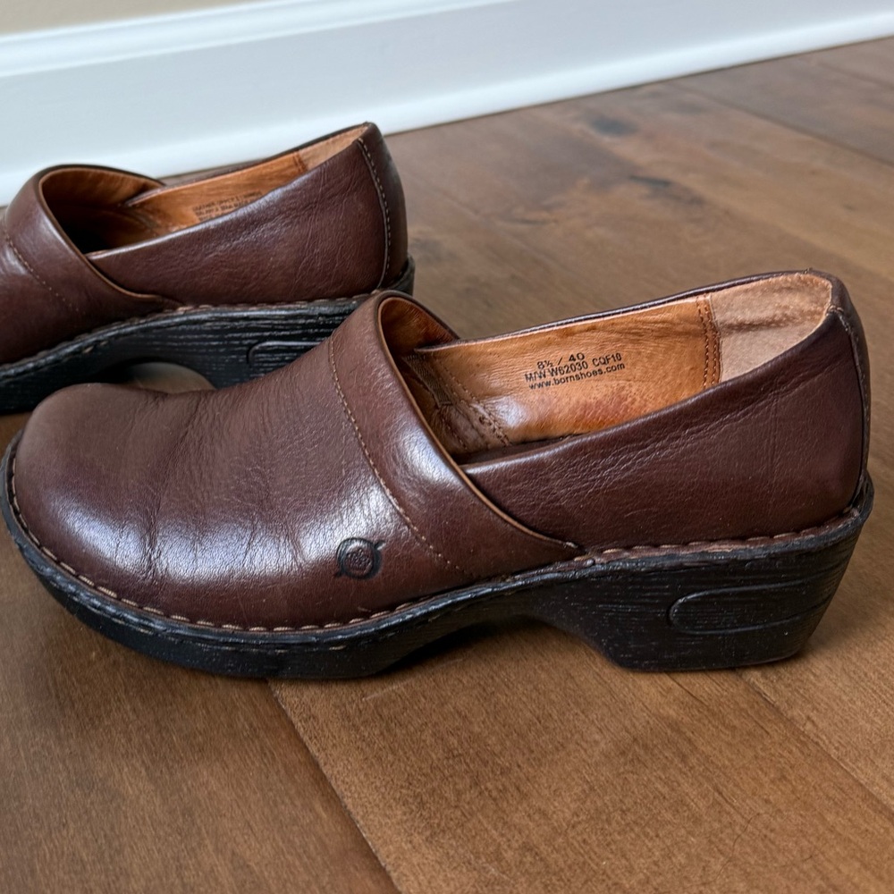 Born Brown Leather Comfort Clog Clogs • Size 8.5M • Slip-On Heel